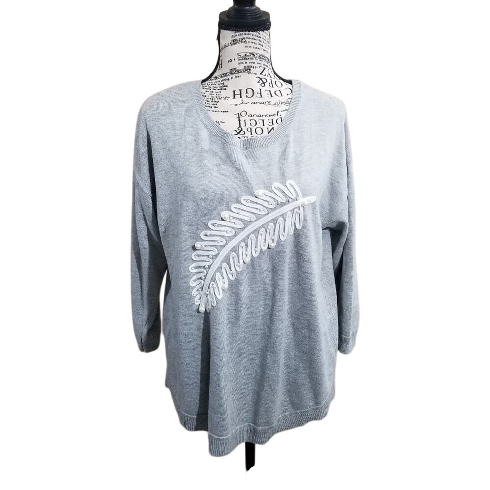 LAUREN Michele feather soft sweater size L